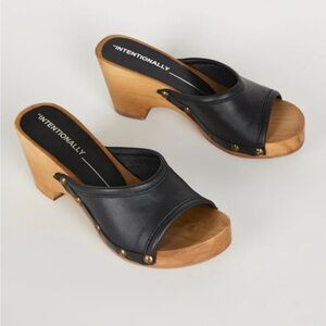 Intentionally blank Beatrice wood clog